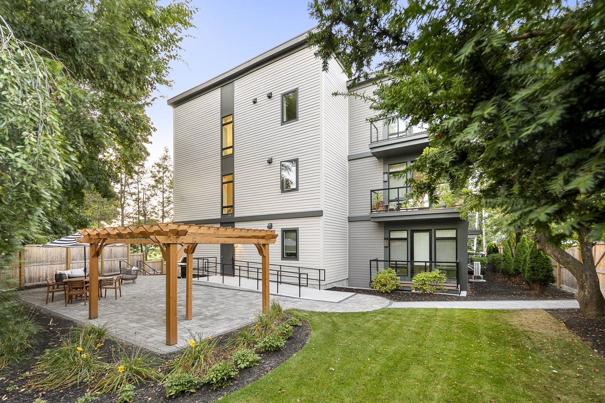 20 Kinmonth Rd # 201