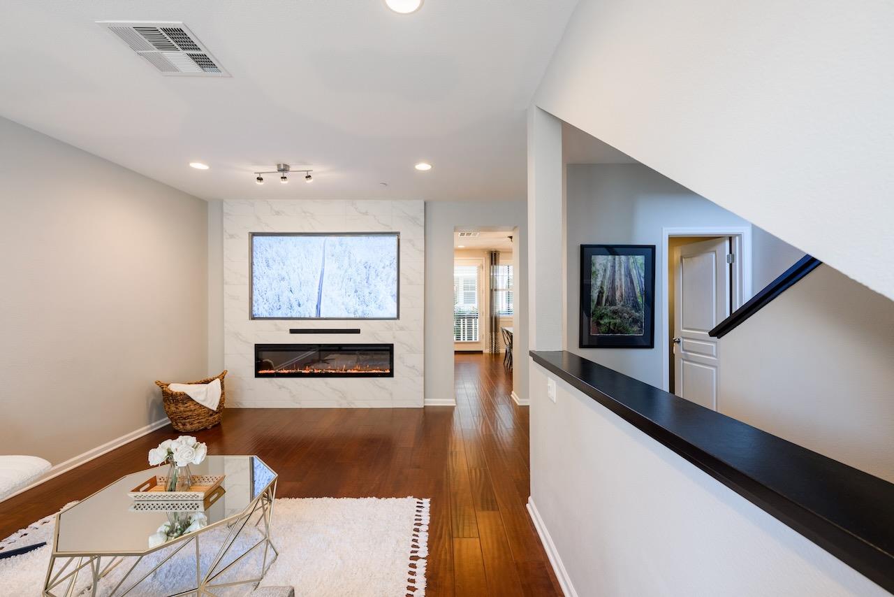 237 Bluebonnet LN 302