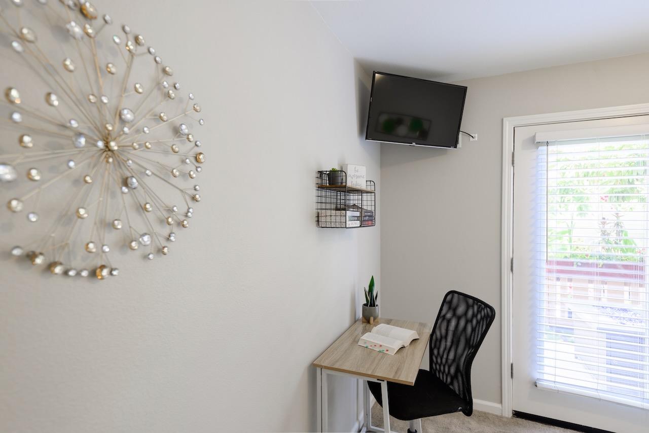 237 Bluebonnet LN 302