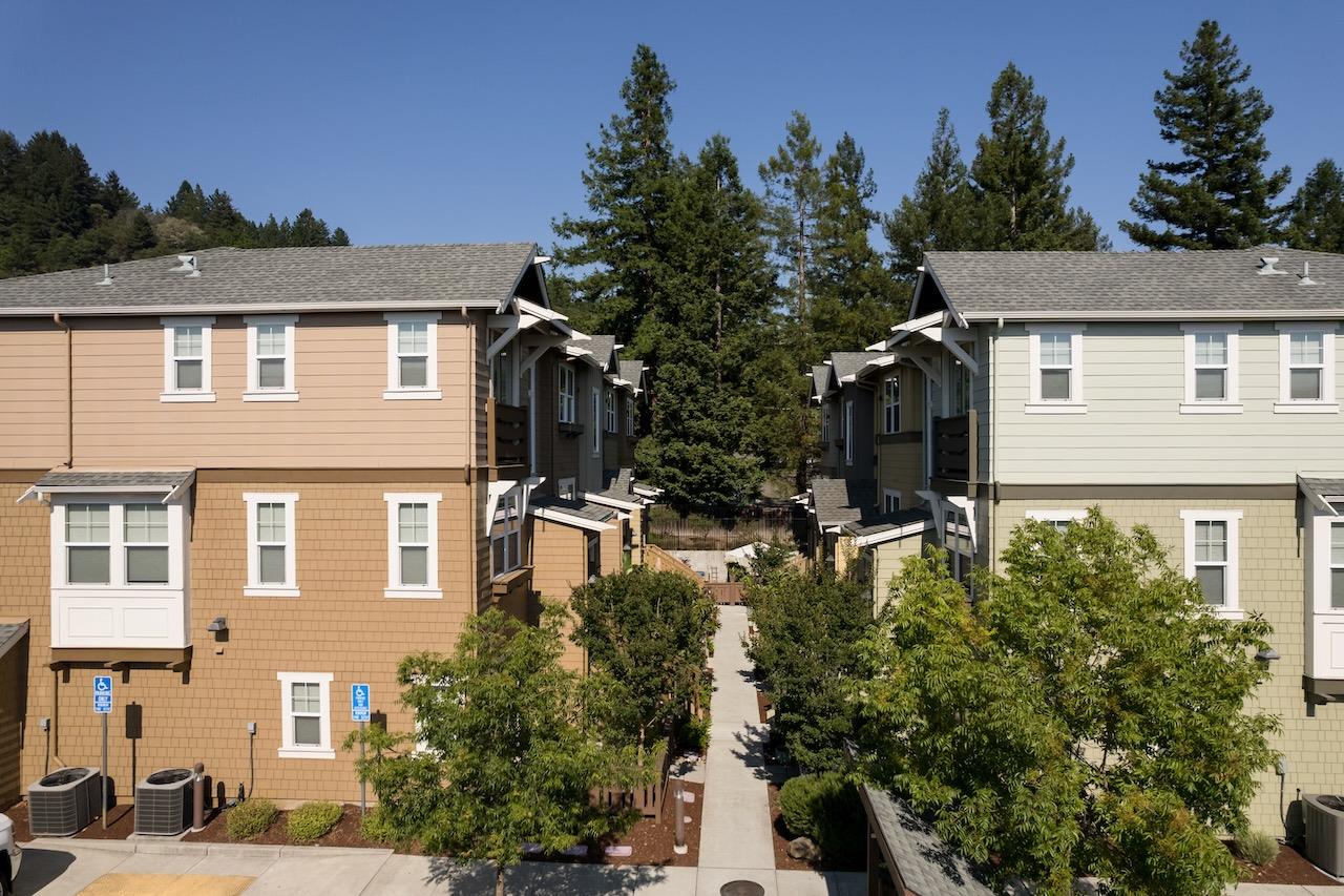 237 Bluebonnet LN 302