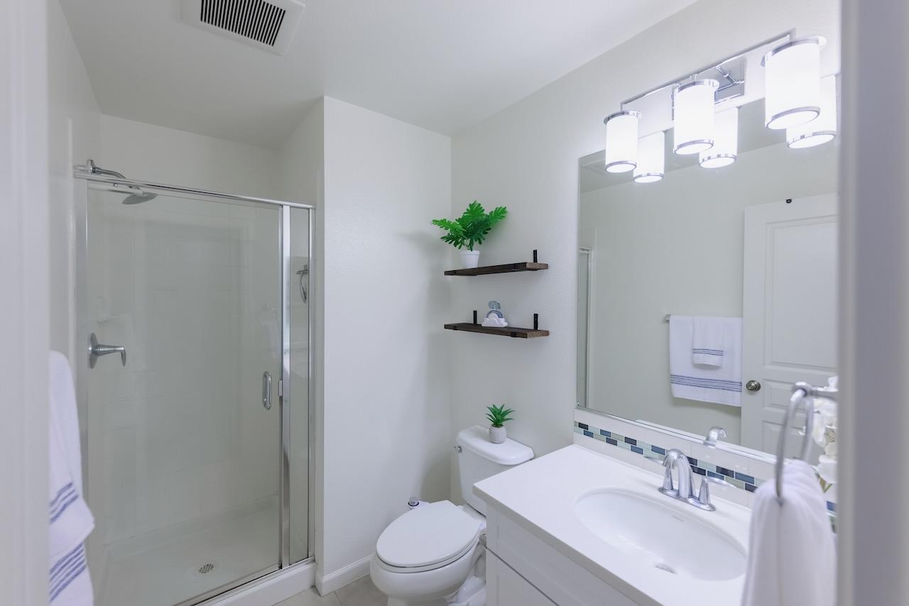 237 Bluebonnet LN 302