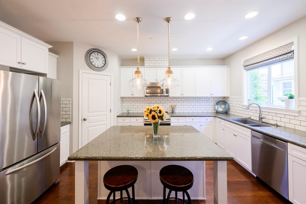 237 Bluebonnet LN 302