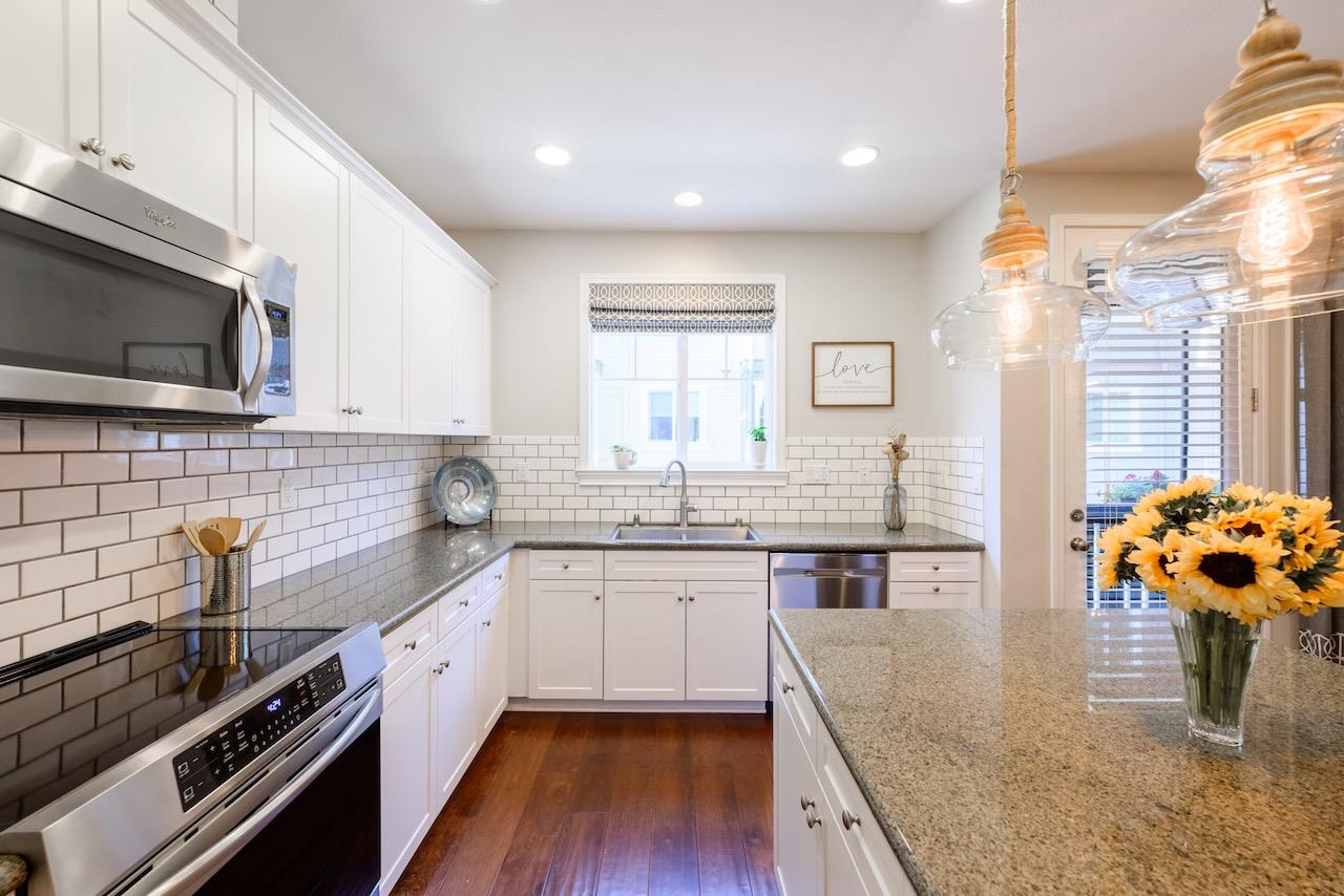 237 Bluebonnet LN 302