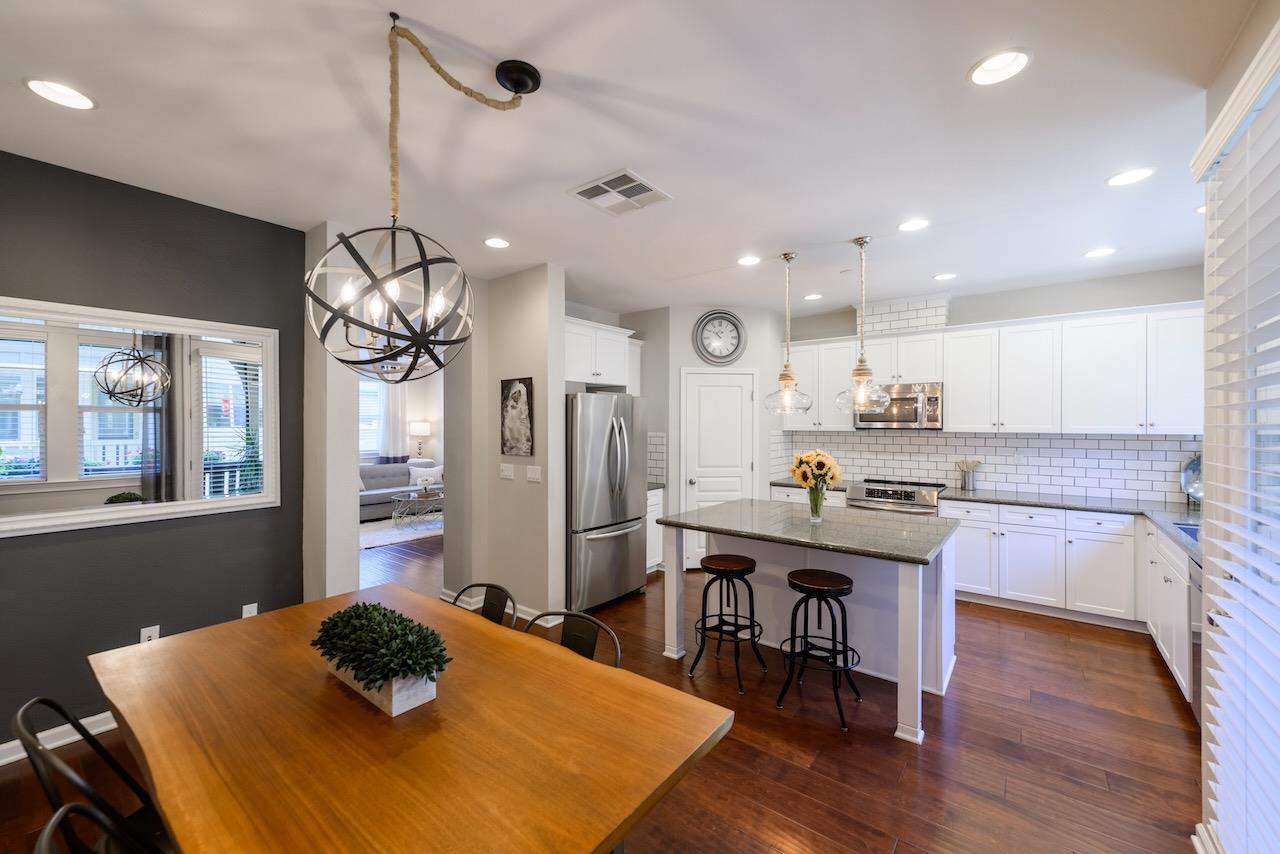 237 Bluebonnet LN 302