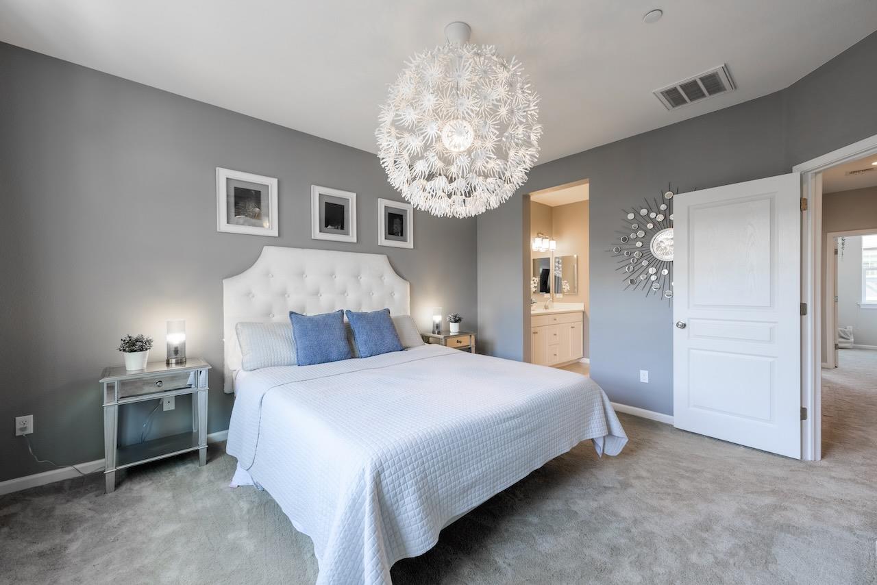 237 Bluebonnet LN 302