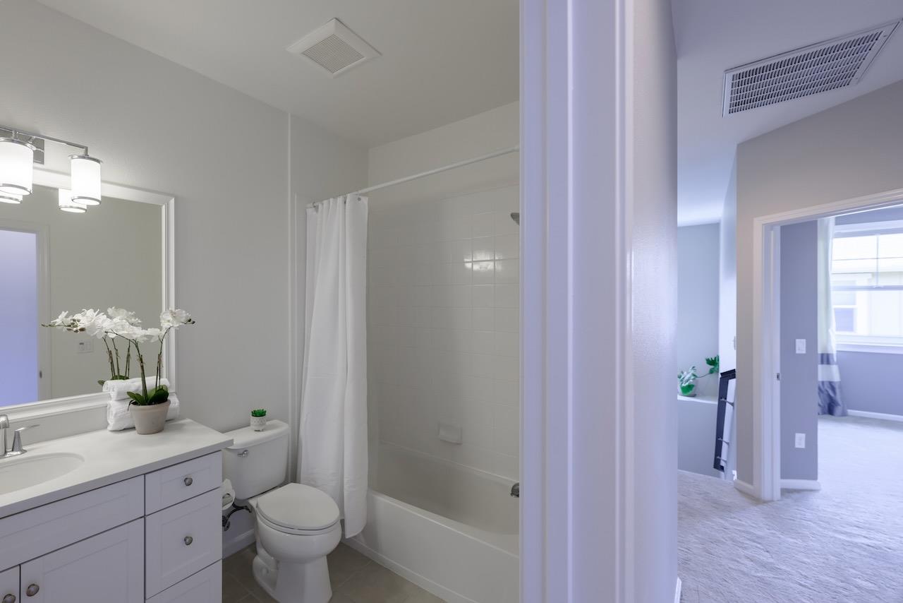 237 Bluebonnet LN 302