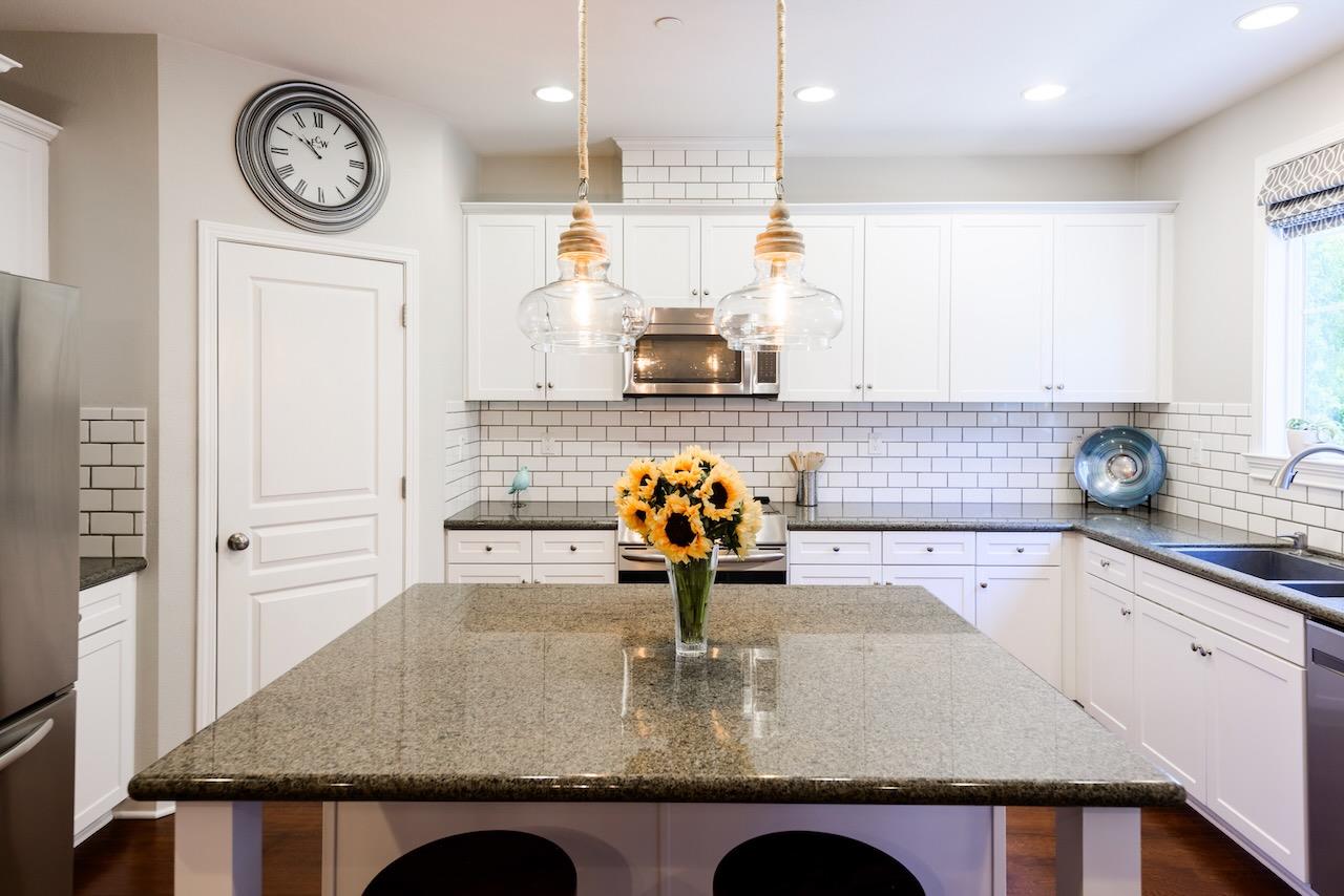 237 Bluebonnet LN 302