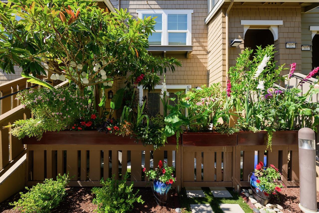 237 Bluebonnet LN 302