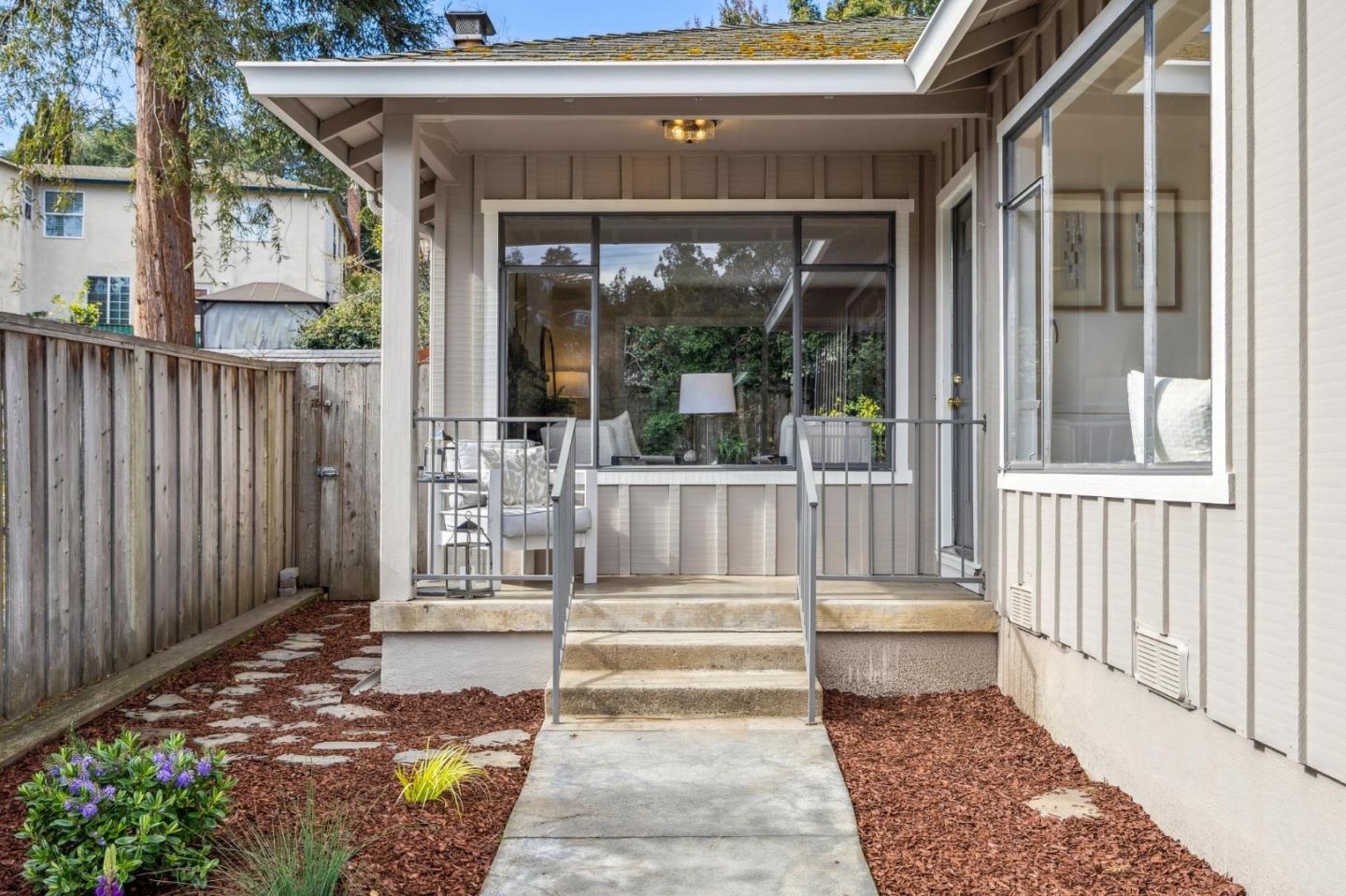602 Alameda De Las Pulgas