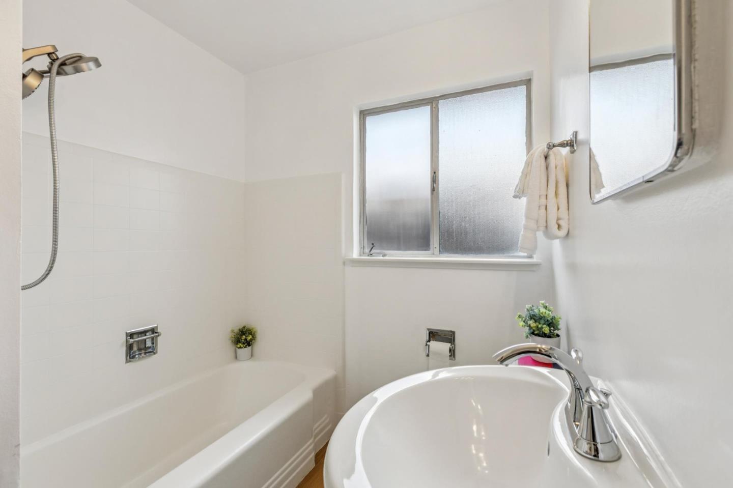 602 Alameda De Las Pulgas