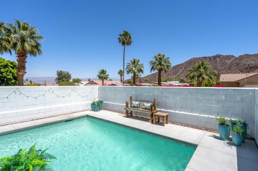 54235 Avenida Velasco