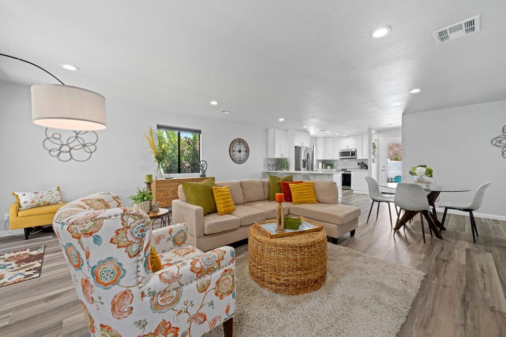 54235 Avenida Velasco