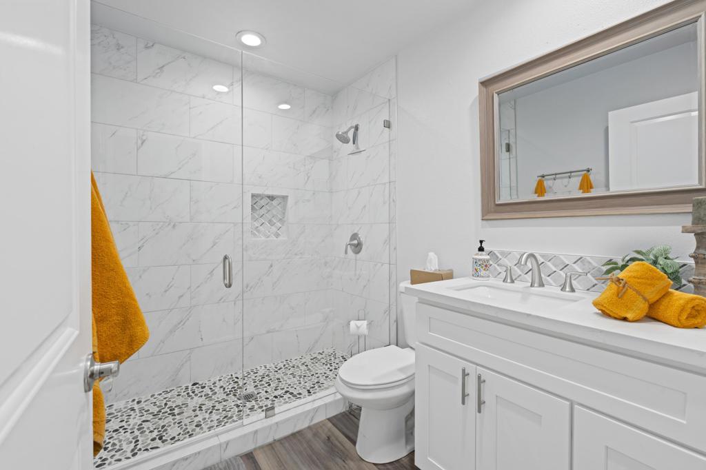 54235 Avenida Velasco