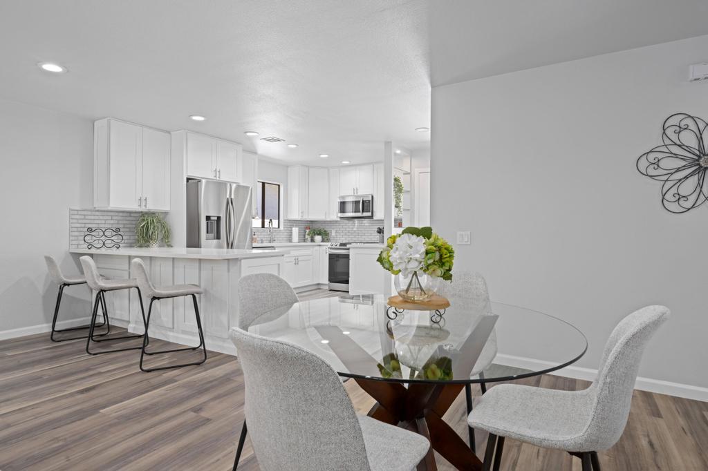 54235 Avenida Velasco