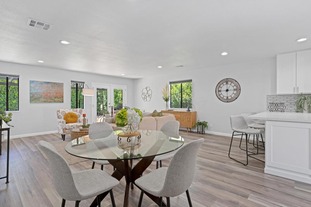 54235 Avenida Velasco