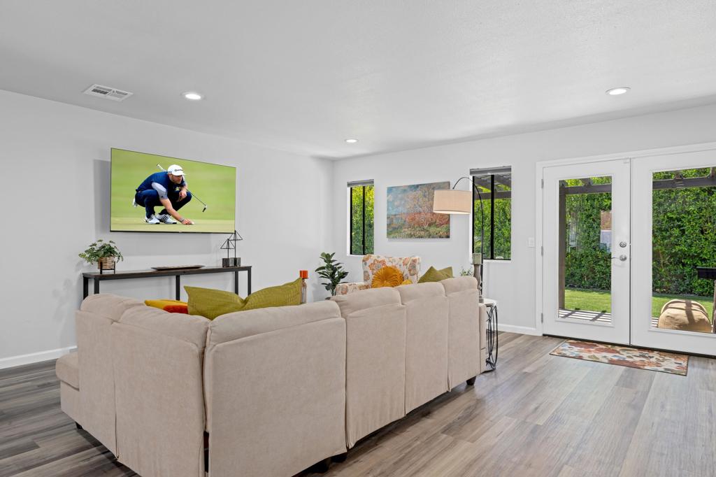 54235 Avenida Velasco