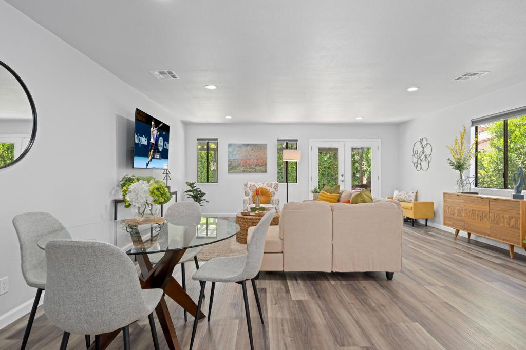 54235 Avenida Velasco