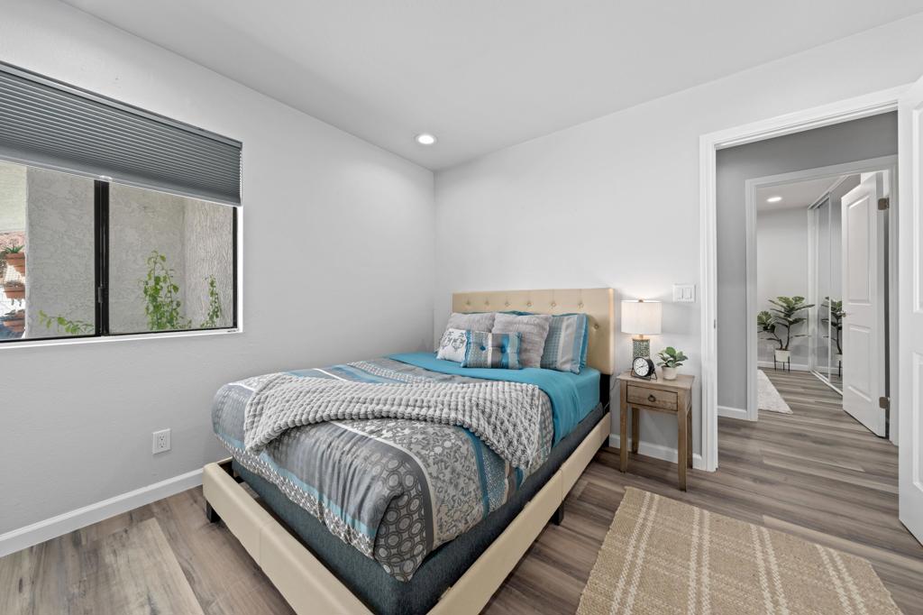 54235 Avenida Velasco