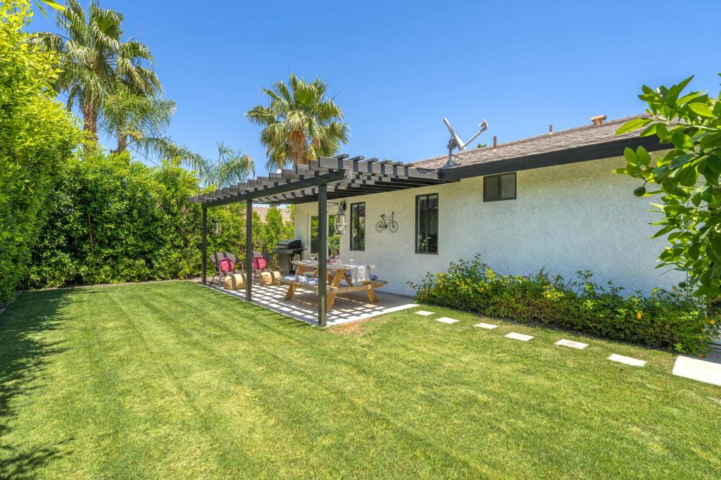 54235 Avenida Velasco