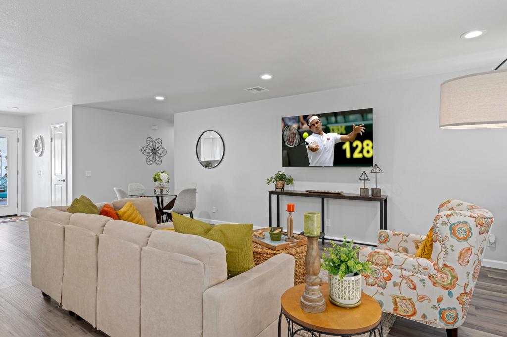 54235 Avenida Velasco