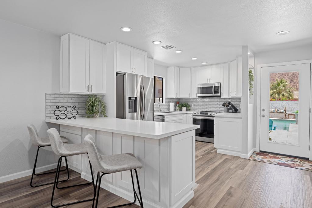 54235 Avenida Velasco