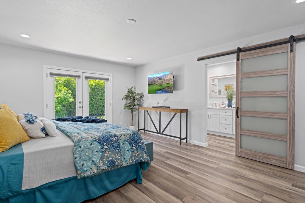 54235 Avenida Velasco