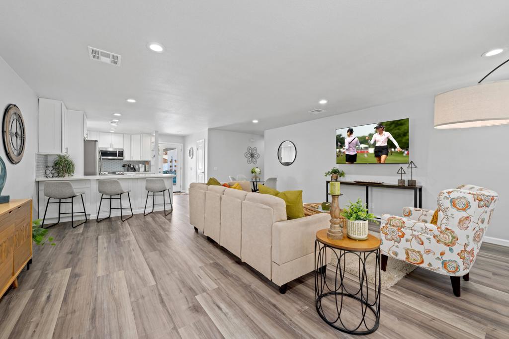 54235 Avenida Velasco