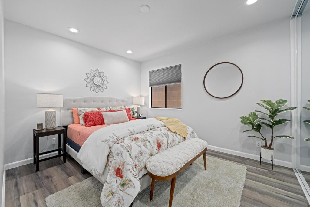 54235 Avenida Velasco