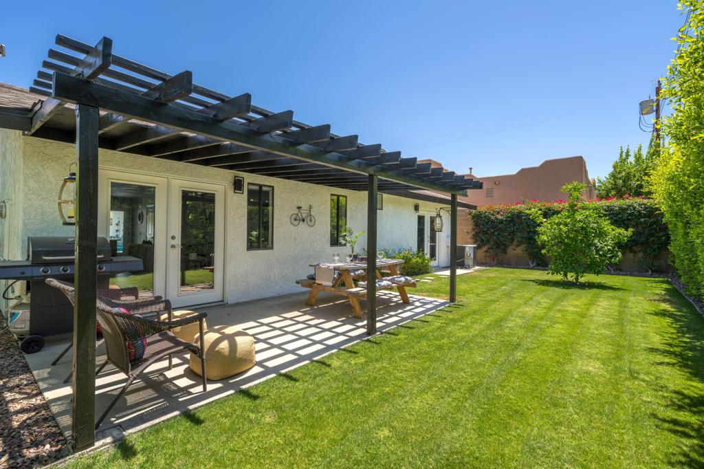 54235 Avenida Velasco