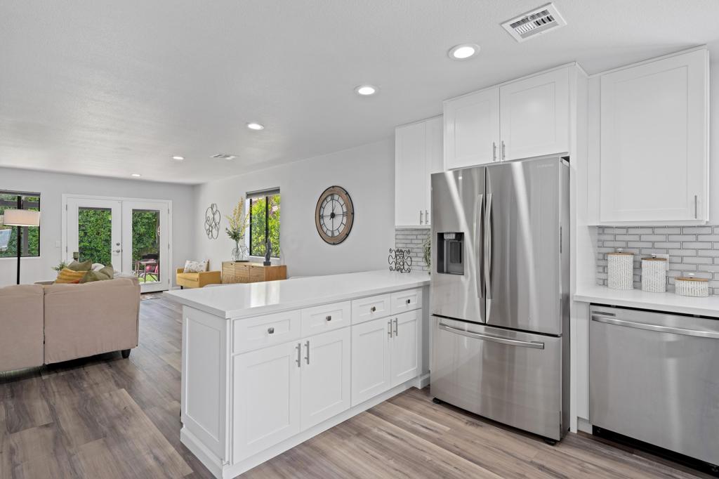 54235 Avenida Velasco