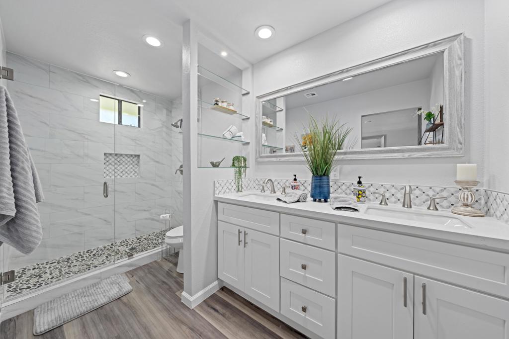 54235 Avenida Velasco