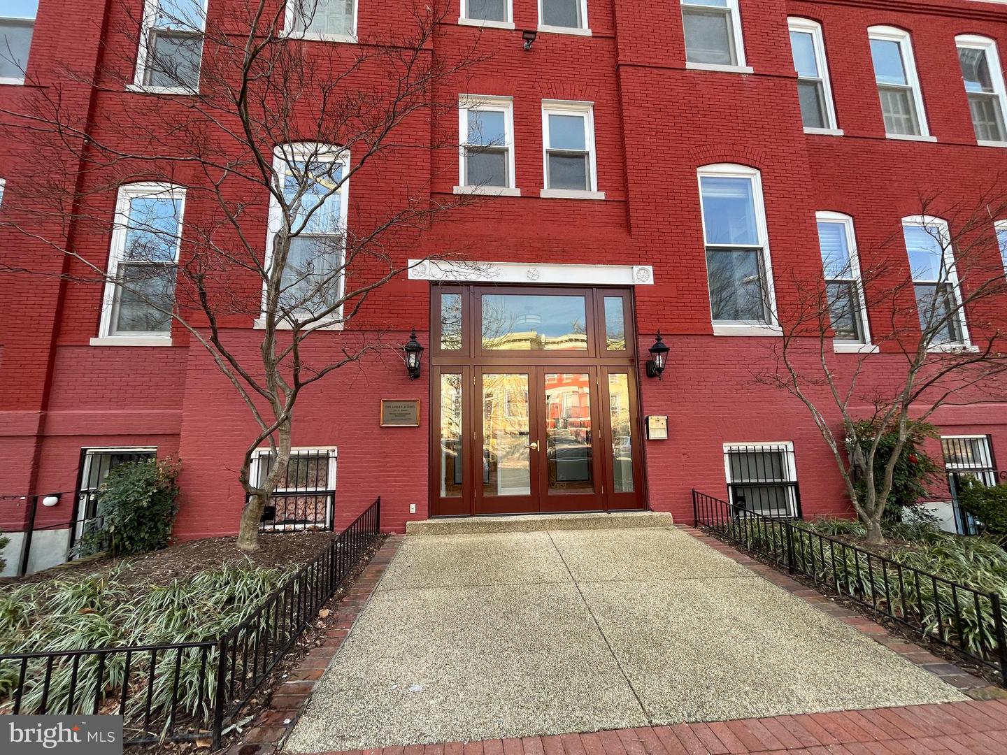 301 G STREET NE Unit: 23