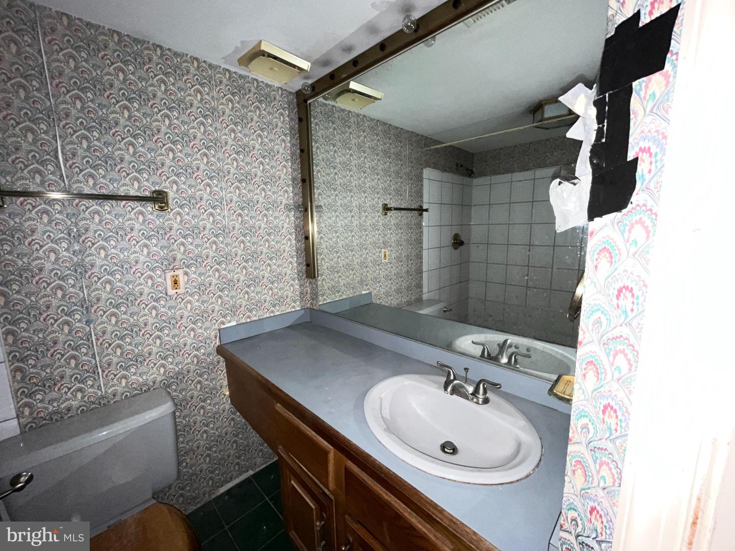 301 G STREET NE Unit: 23