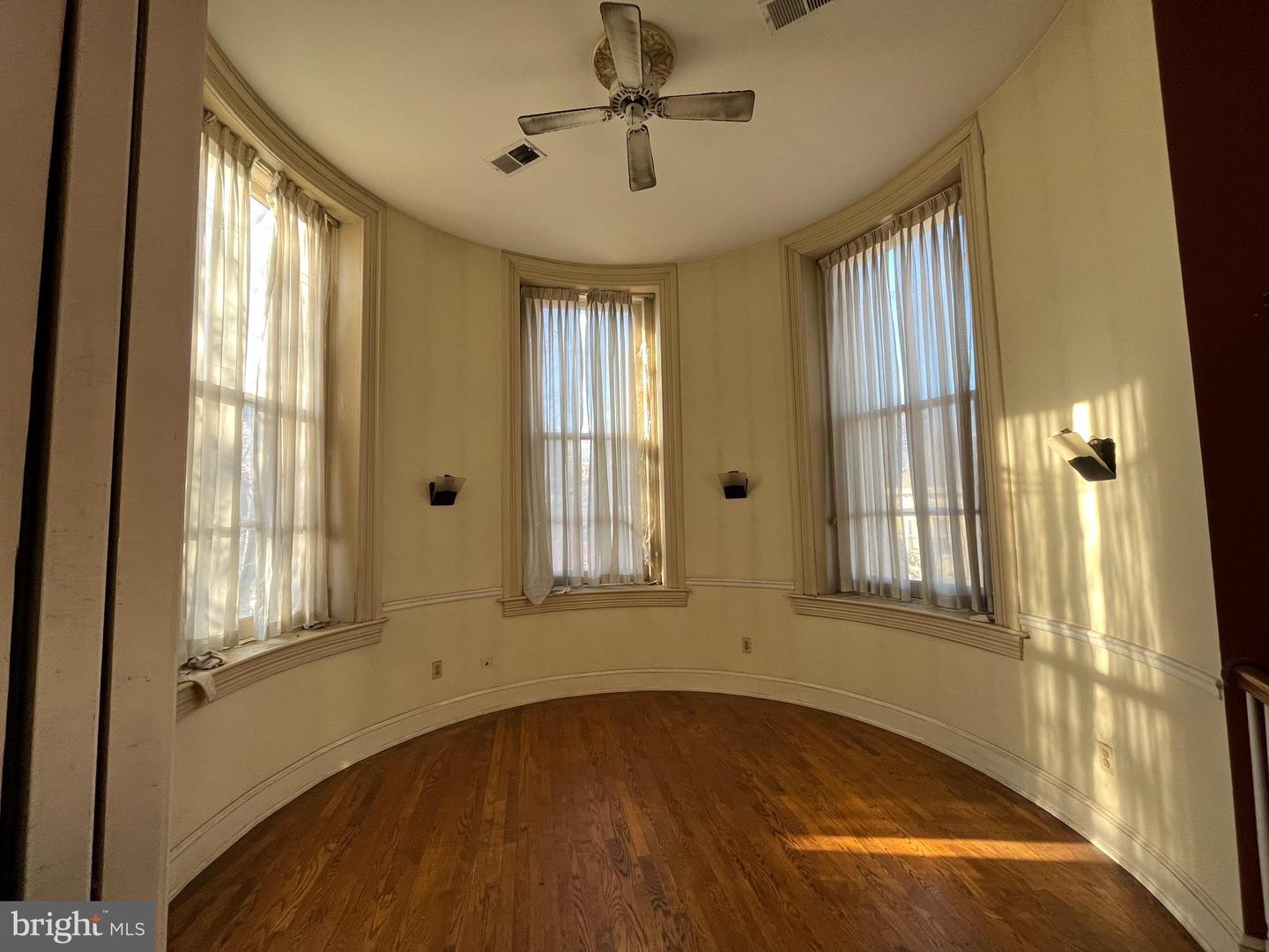 301 G STREET NE Unit: 23