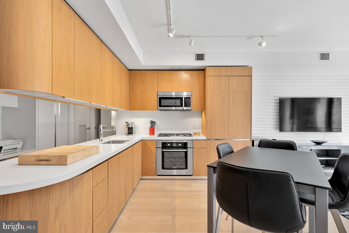 925 H STREET NW Unit: 709