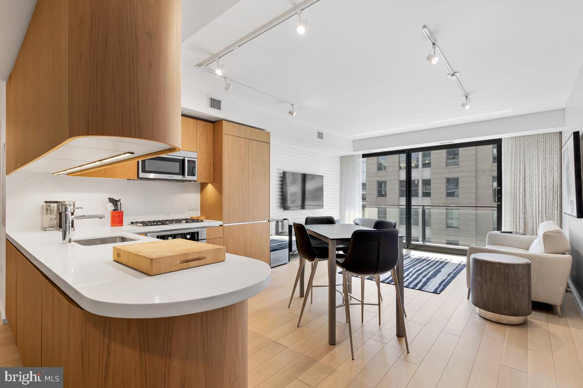 925 H STREET NW Unit: 709