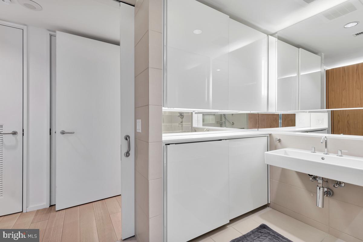 925 H STREET NW Unit: 709