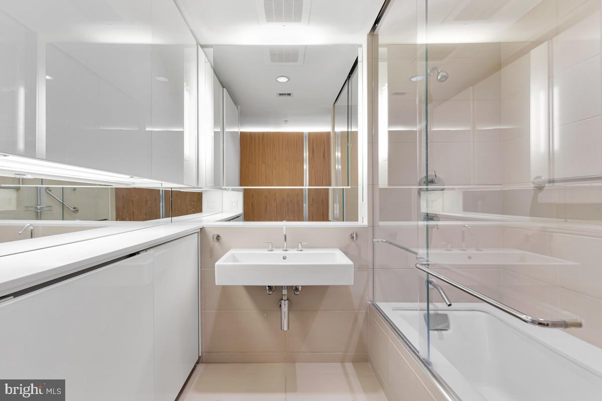 925 H STREET NW Unit: 709