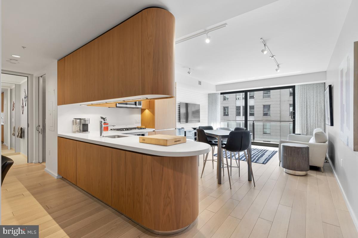 925 H STREET NW Unit: 709