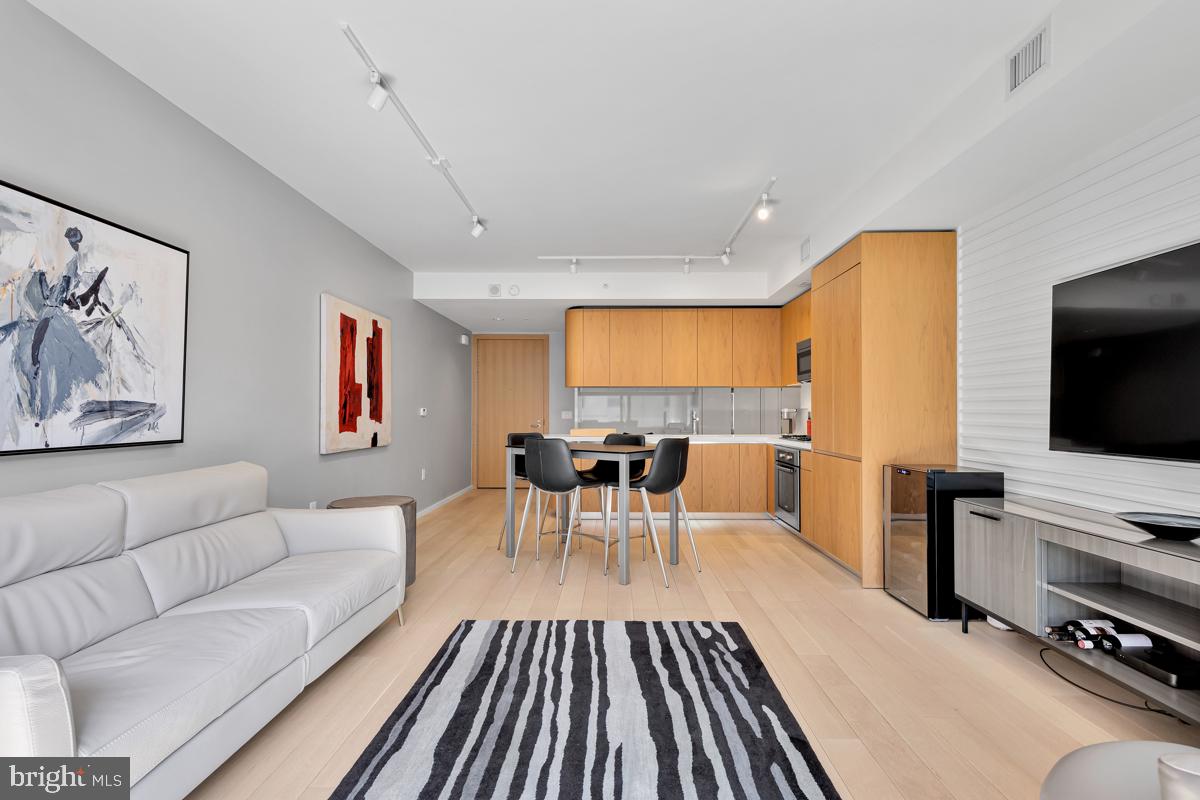 925 H STREET NW Unit: 709