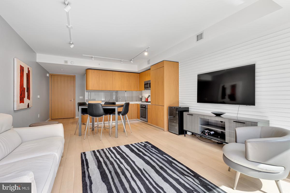 925 H STREET NW Unit: 709