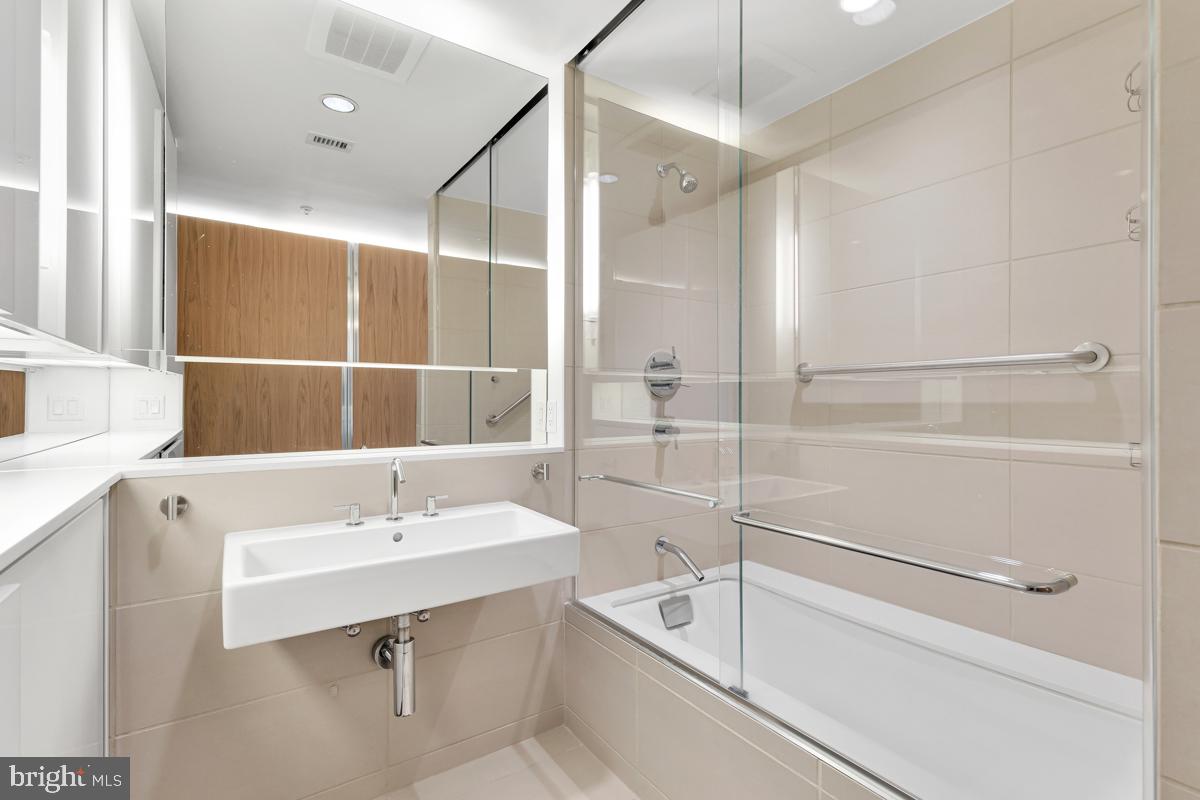 925 H STREET NW Unit: 709