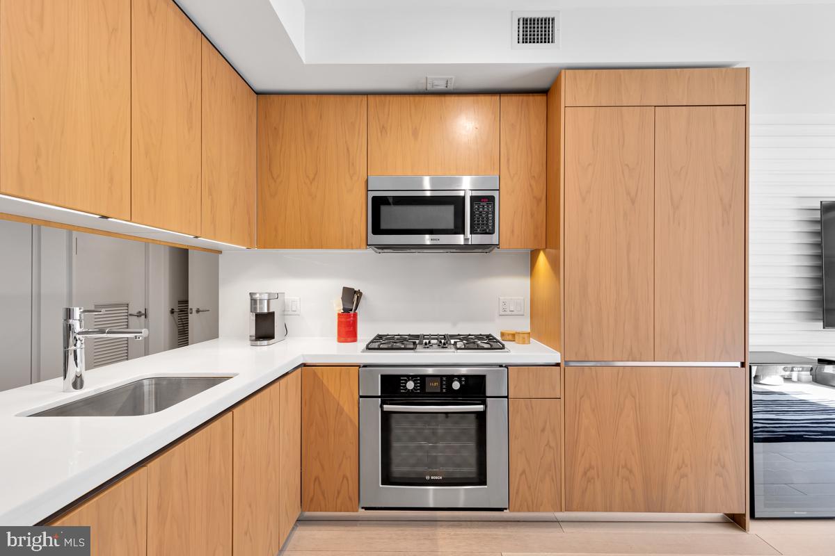 925 H STREET NW Unit: 709