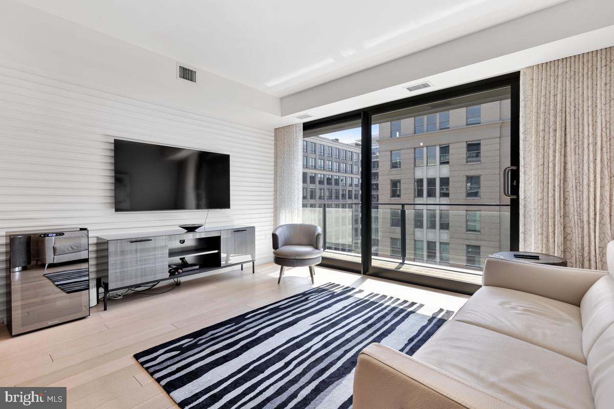 925 H STREET NW Unit: 709
