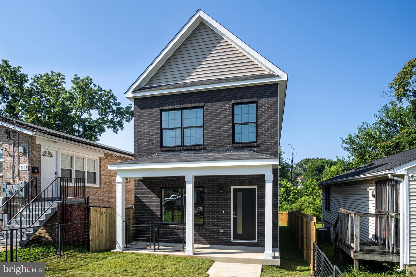 4519 Douglas St NE