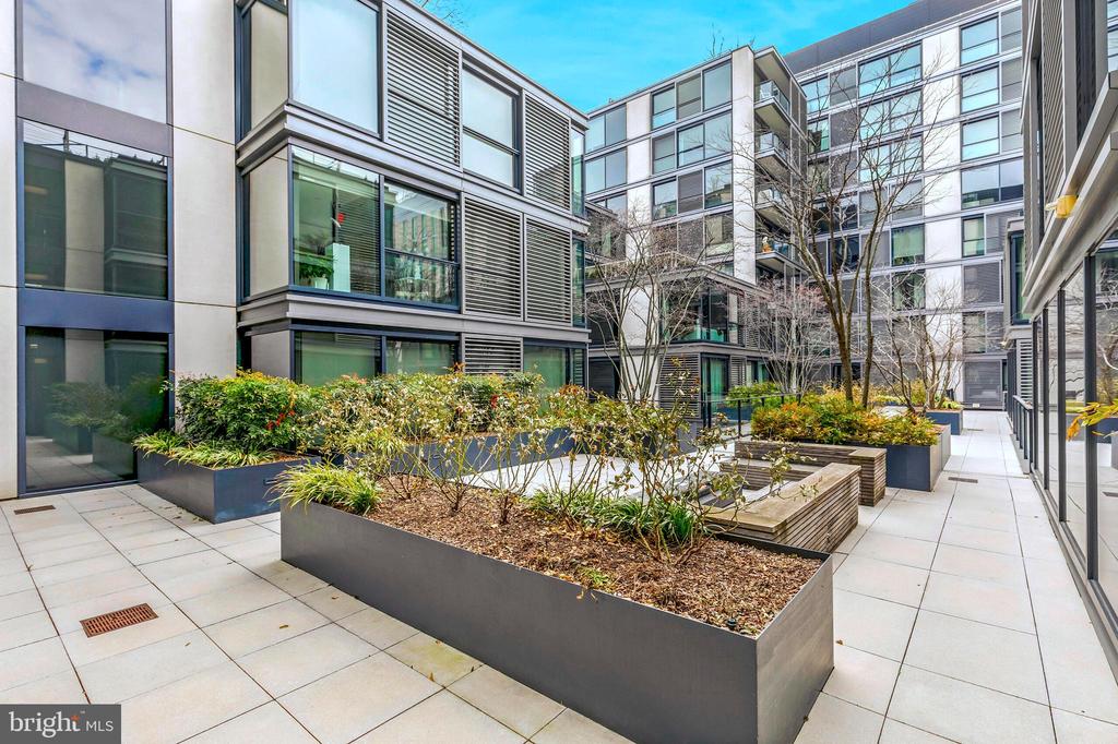 920 I STREET NW Unit: 812