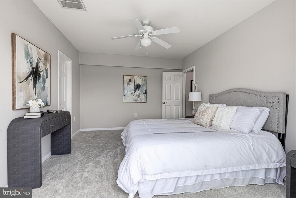 2407 20TH STREET NW Unit: 1096