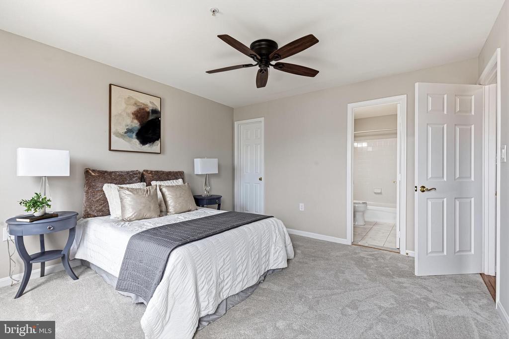 2407 20TH STREET NW Unit: 1096