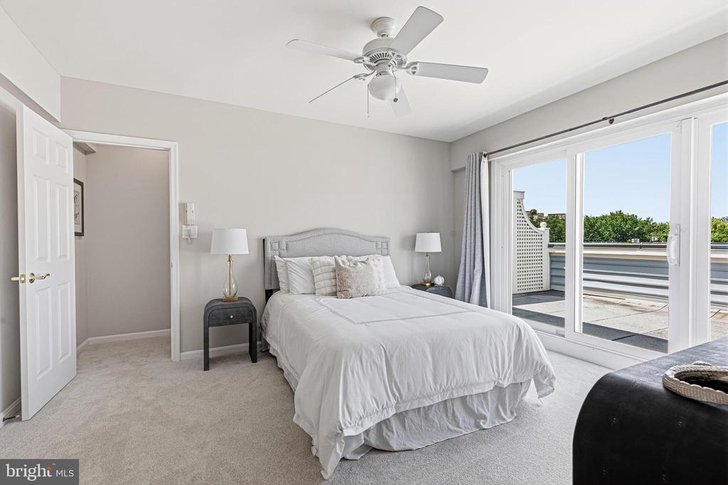 2407 20TH STREET NW Unit: 1096