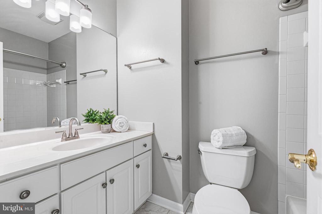2407 20TH STREET NW Unit: 1096